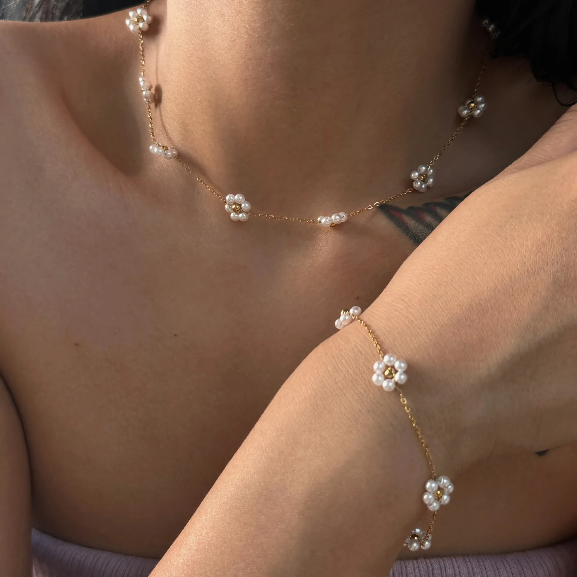 Yuanqian New 18k Gold Plated Tarnish Free Stainless Steel Korean Cute Natural Stone Flower Dainty Necklace Jewelry Set For Women