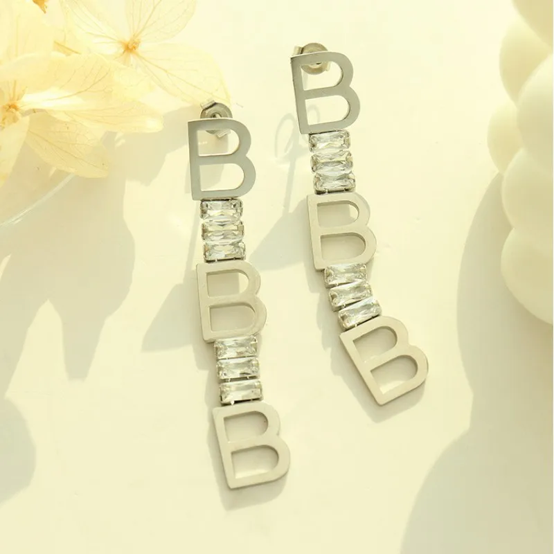 Acero inoxidable joyeria wholesale English letter B zircon titanium steel women cute piercing jewelry earrings 18k gold plated