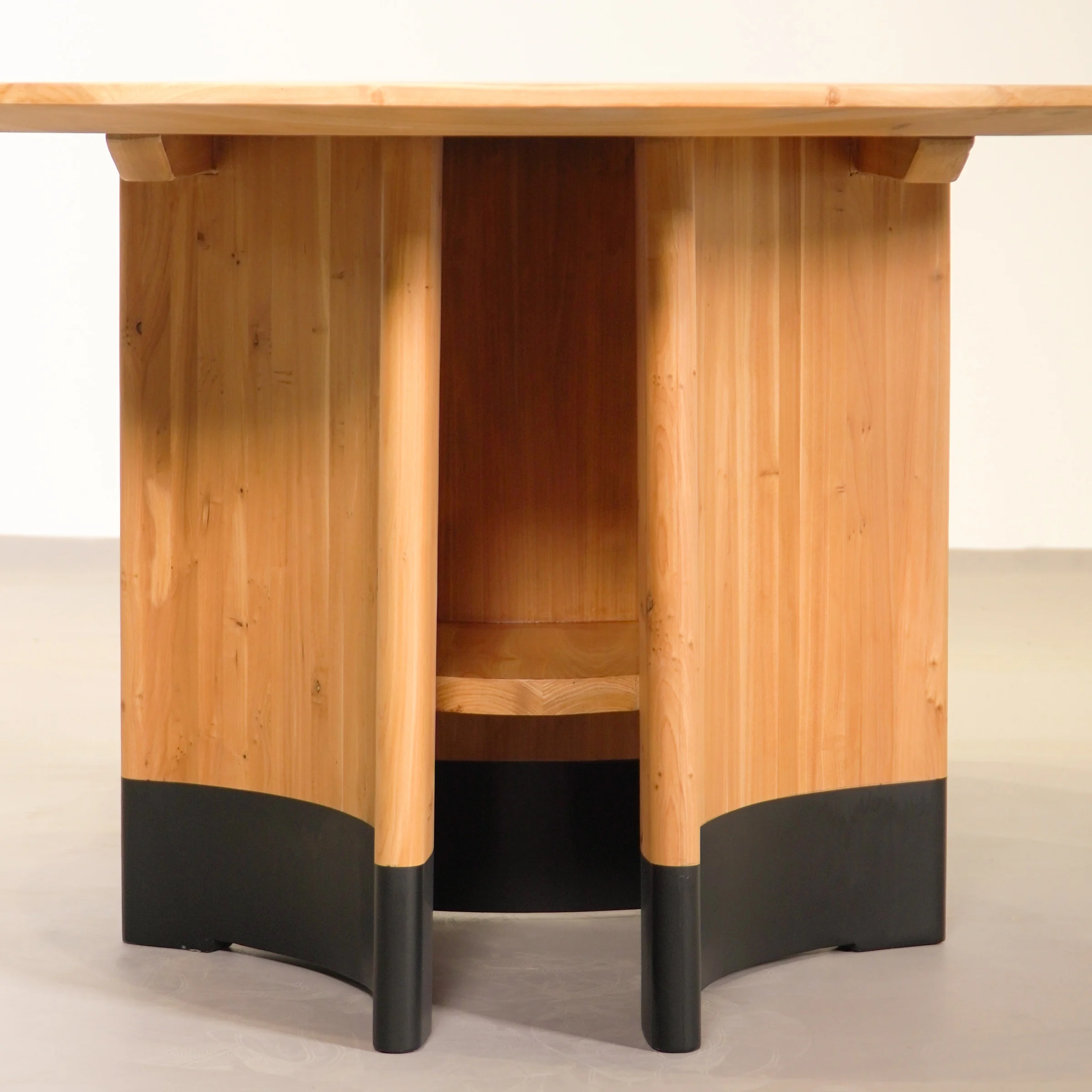 Round Wood Coffee Center Table, Side Table with Storage Open Shelf,2 Tier Solid Wooden Coffee Tables for Living Room