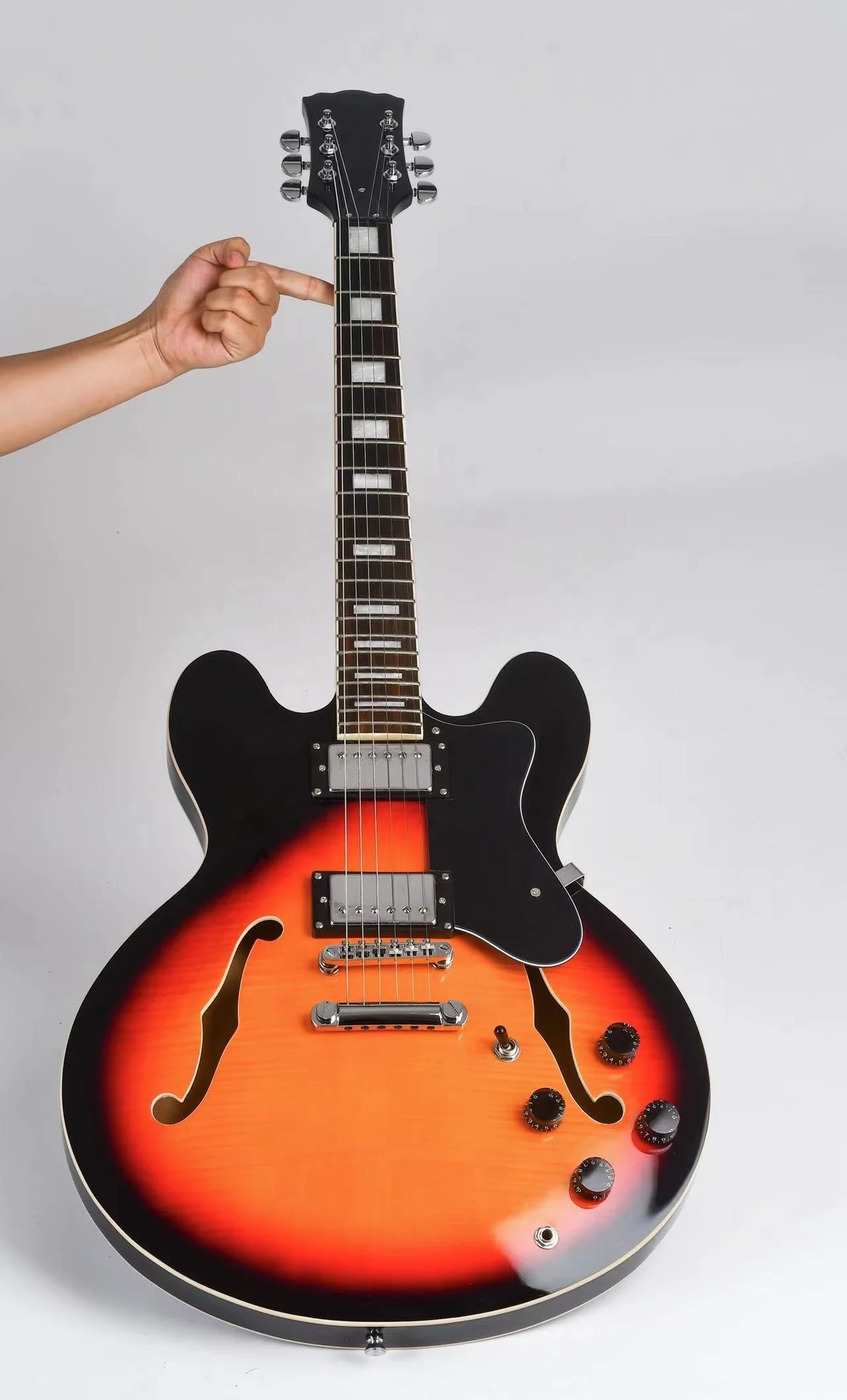 335 Style Electric Jazz Guitar Tiger/Flame Maple Top with Softbag and other Accessories OEM Design Customized Musical Instrument