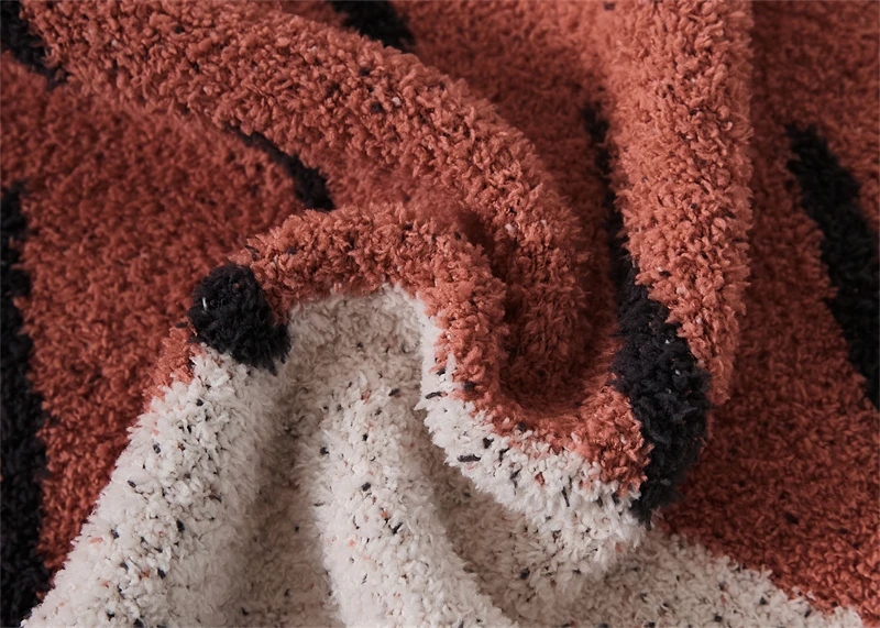 Cute pink tiger Knitted Blanket Soft and Comfortable Made of 100% Polyester Fiber Suitable for Multiple Occasions FSH