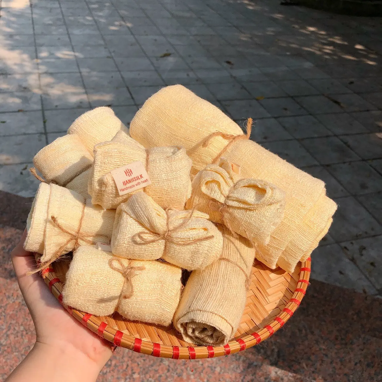 Face towels made from natural silk | 100% silk | Soft and gentle | Do not get nold when washing