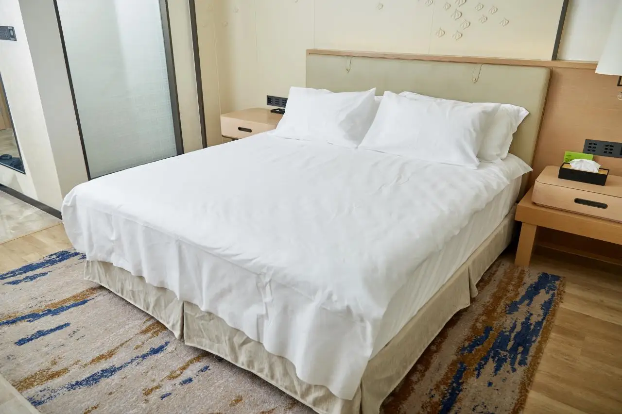 Одноразовый нетканый набор из четырех предметов простыня пододеяльник подушка