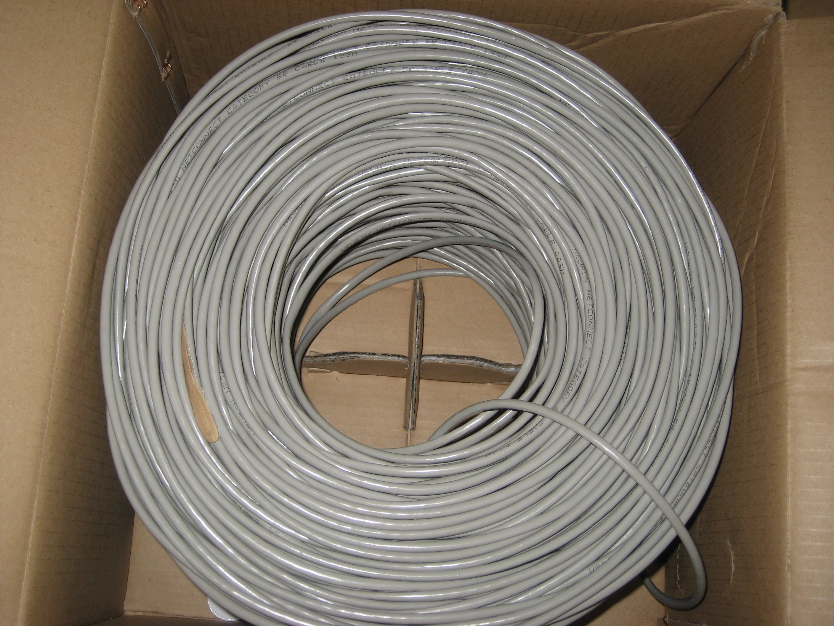 Indoor UTP CAT5E 0.5mmCCA 24AWG 305M per Box CAT5 Network cable