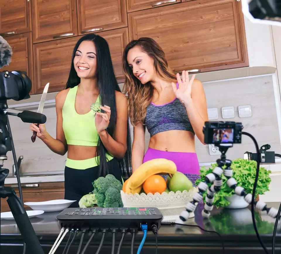 Mixer Mini Multi-Format Video Mixer Switcher 4 HDMI Inputs with USB 3.0  Live Streaming Video Switcher