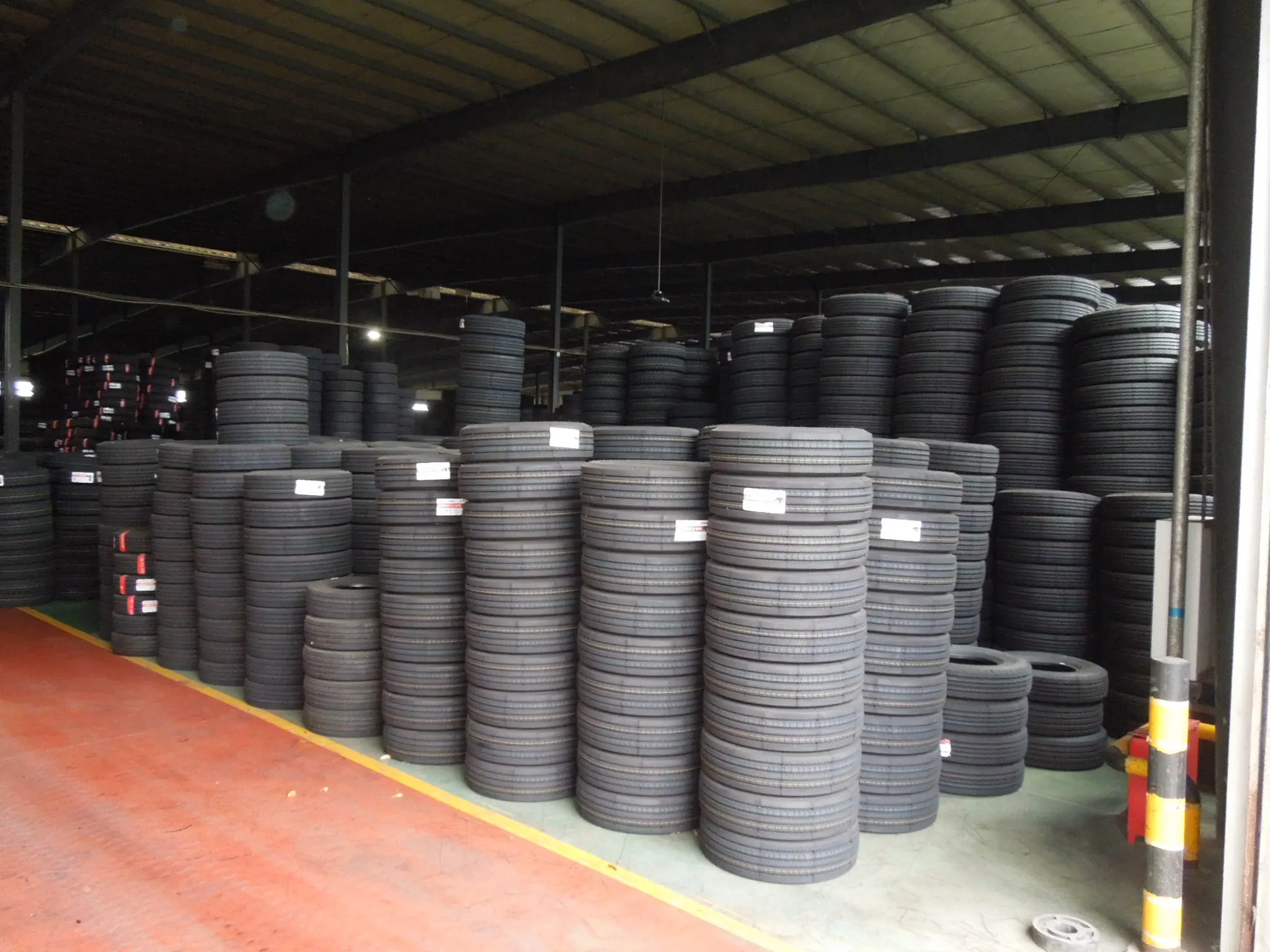 High Quality Reasonable Short Haul All Steel Radial truck tyre 315/80R22.5 Bus 315 80R22.5 Tire