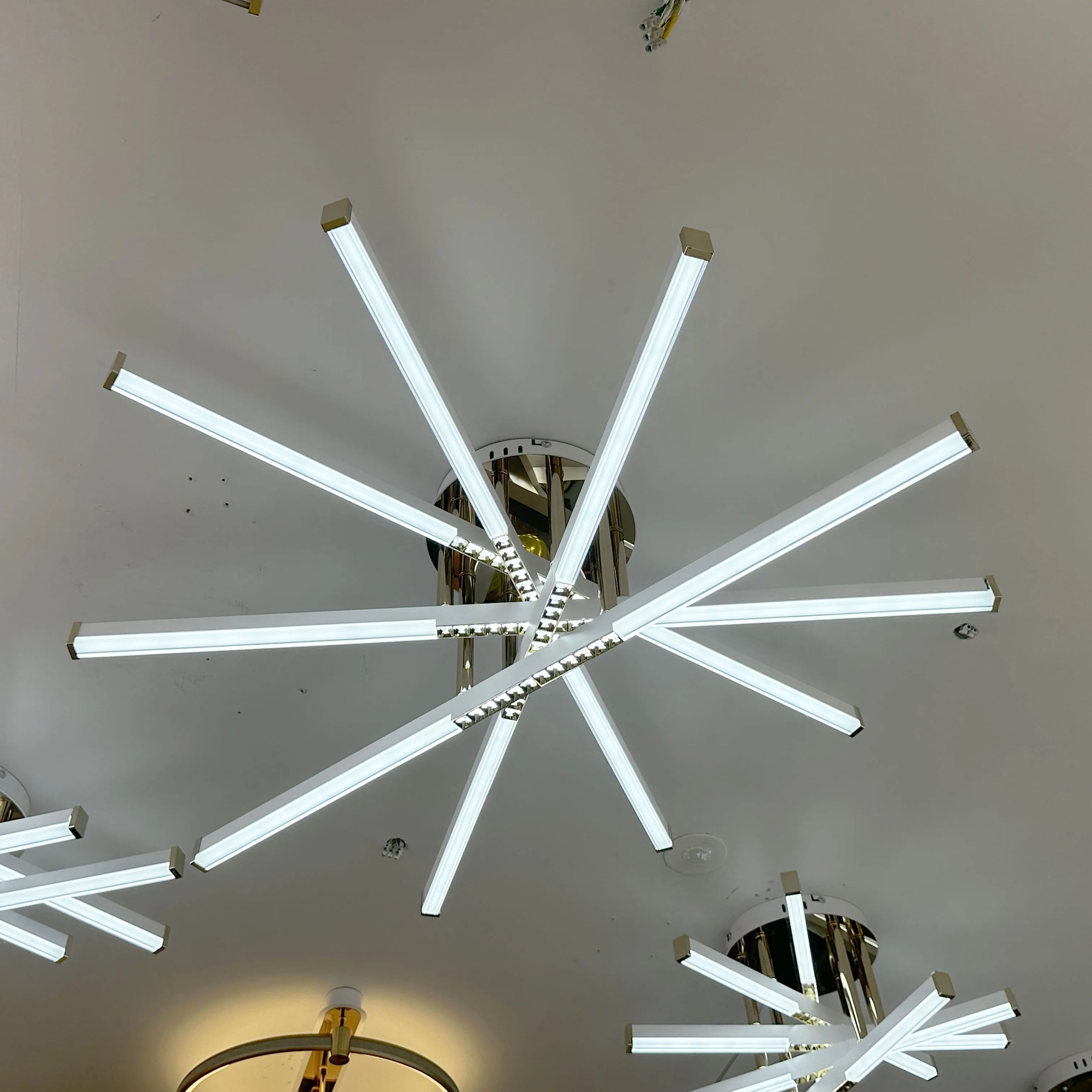 Luxury Designer Moderna Lighting Nordic Minimalist Chandelier 120W LED Ceiling Lamp Vertical and Horizontal Strip Lamp for Hotel