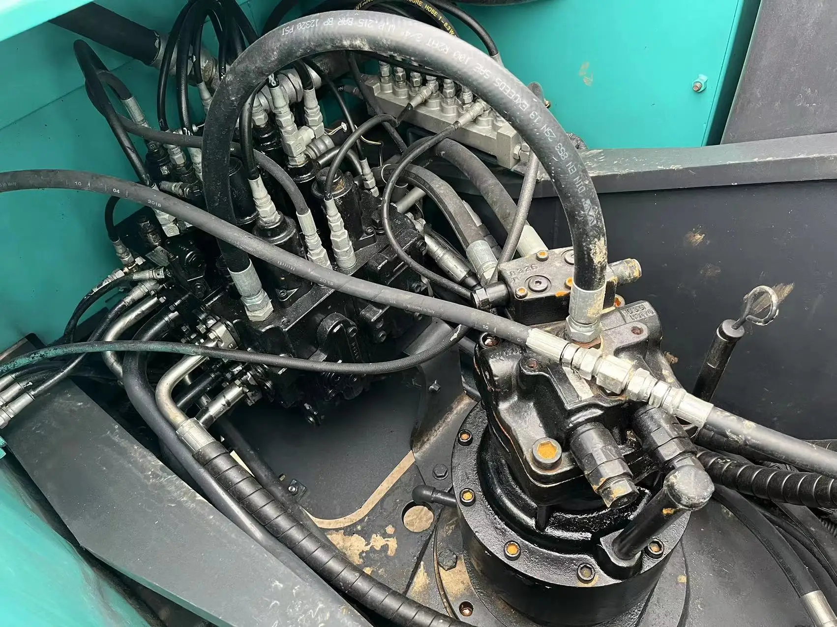 Japan surplus high quality construction machinery used Kobelco medium crawler excavator SK200 SK210