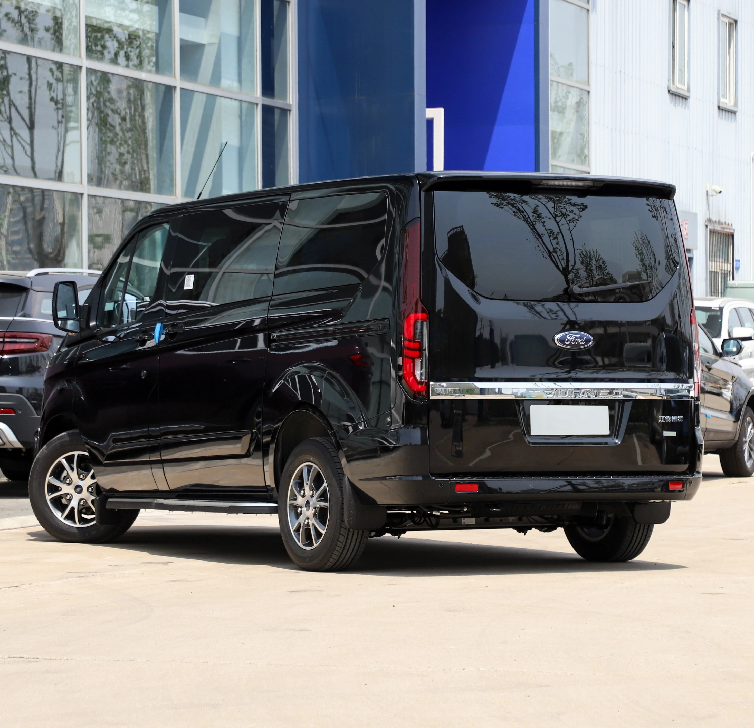 Пассажирский фургон JMC lhd 2023 2 0 т Tourneo на заказ бензин MPV пассажирский для продажи