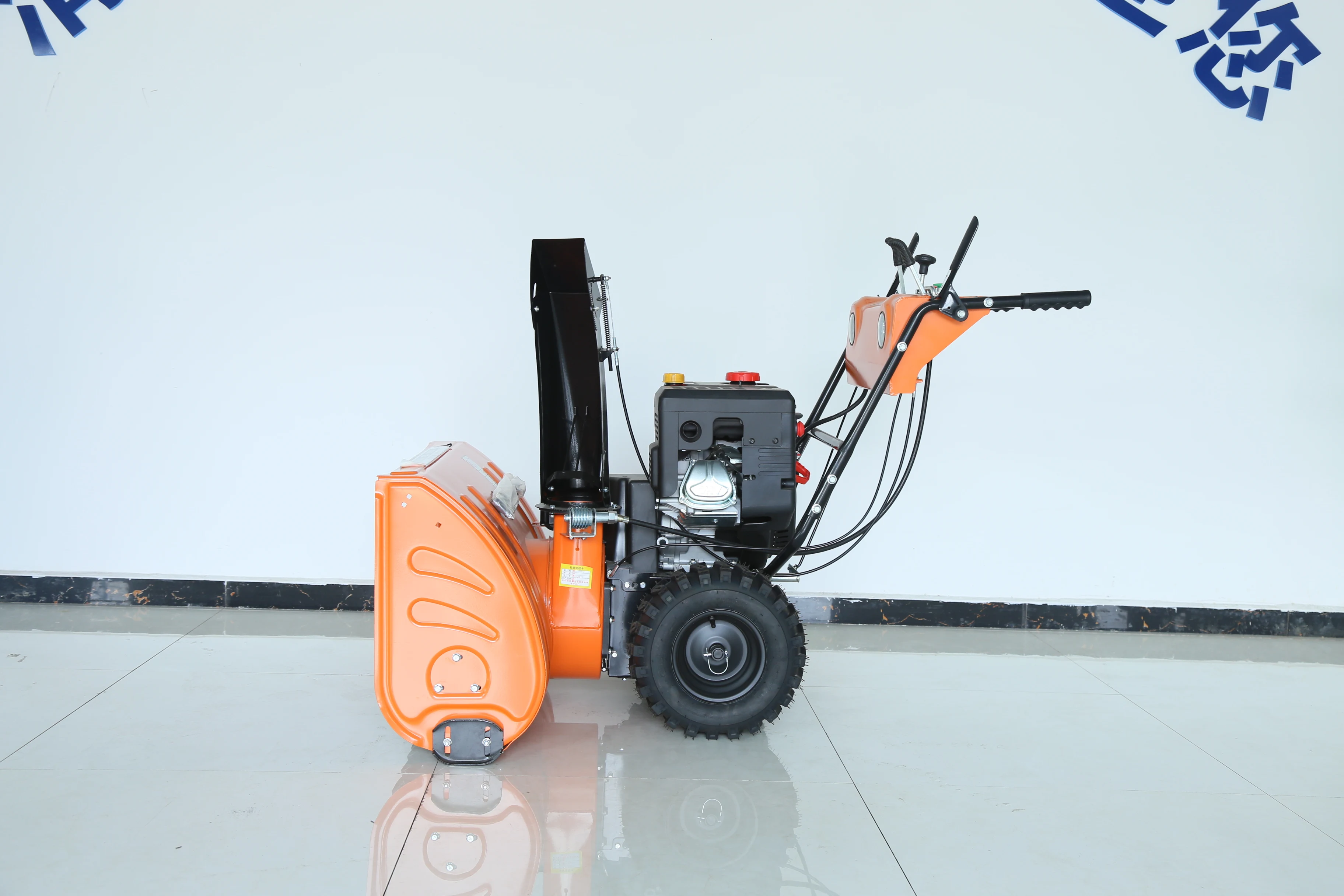 Electric Start Hand Push Self-Propelled Snow Removal Equipment 3 Point Gas Snow Sweeper