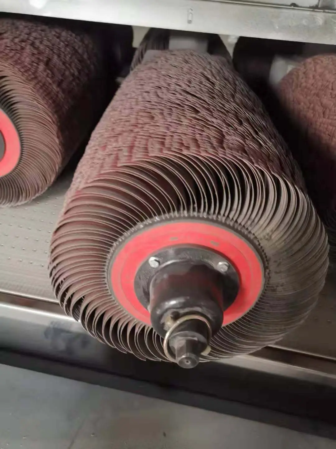 Abrasive Flap Grinding Wheel Emery Cloth Wire Polishing Wheel For Curved Irregular Surface