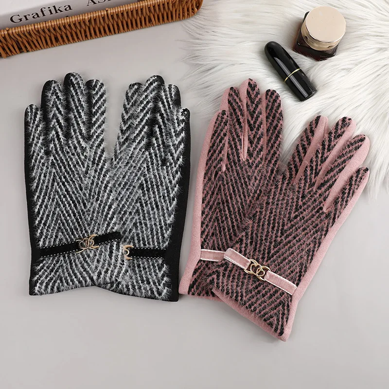 New Arrival Contrast Color Windproof Winter Gloves Fashion Velvet Warm Plaid Micro-touch Exam Glove Outdoor