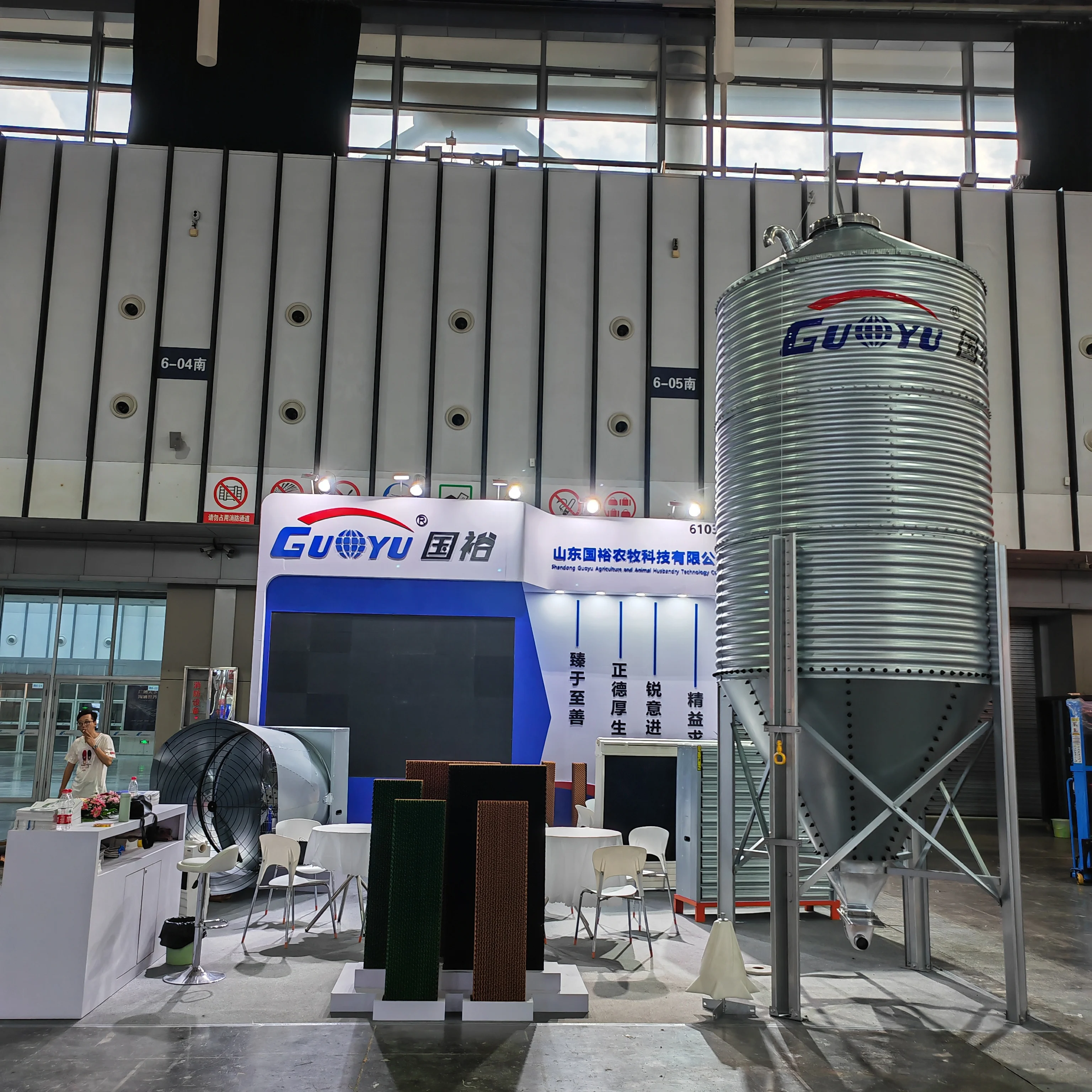 Large Capacity Galvanized Steel Rice Husk Storage Silo Livestock  Automatic Feeding  Machine