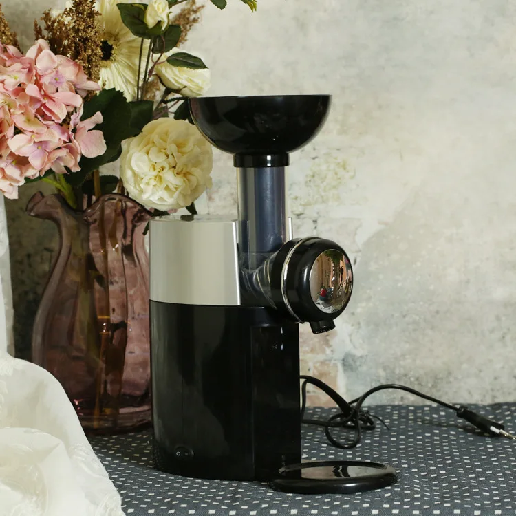 Automatic Frozen Yoghurt & Sorbet Maker Makes Delicious Soft Ice Cream