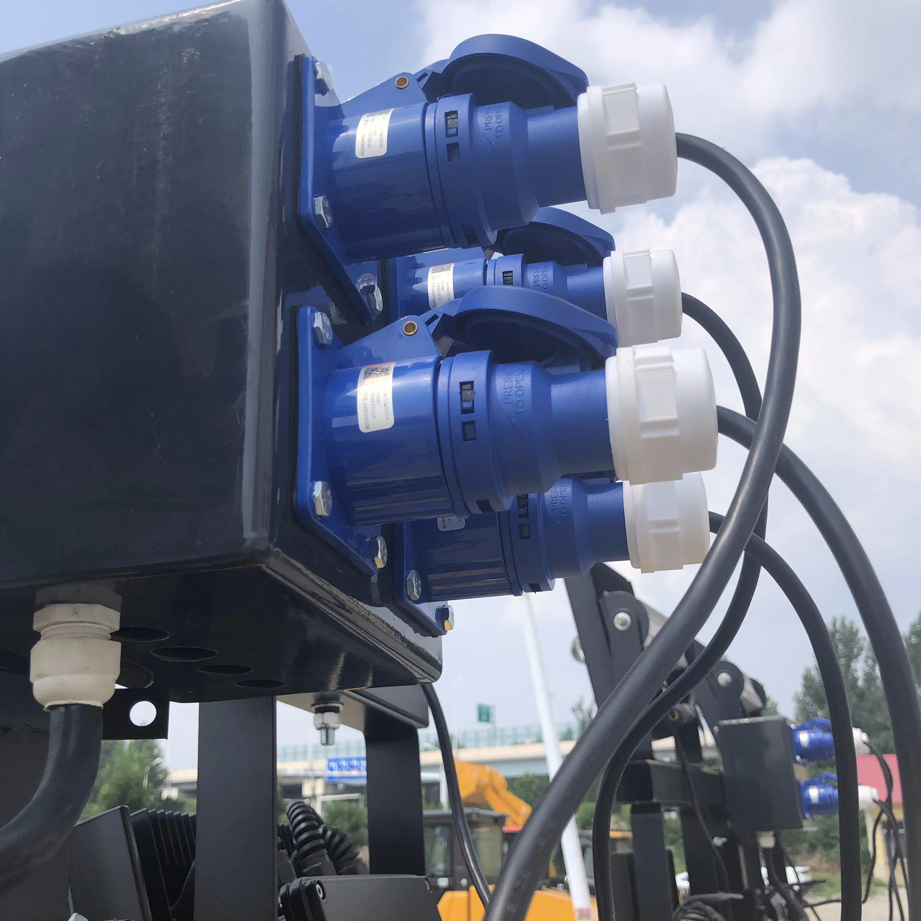 New Compact Light Tower With Powerful LED Light Combination