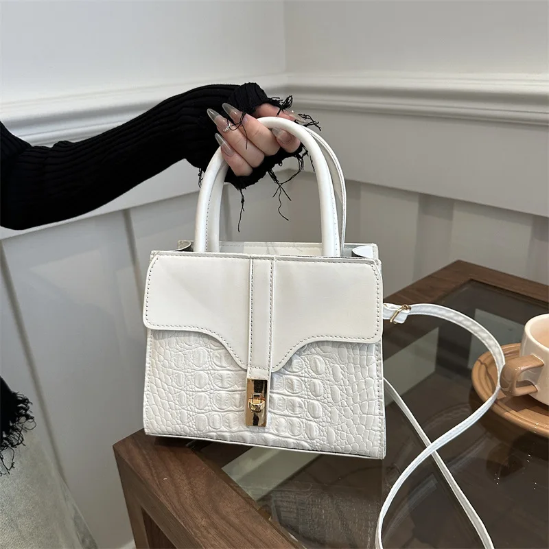Hot Selling Korean Version Of The Lock Buckle Small Bag Woman Handbag 2024 New Crossbody Bag Small Square Bag For Female