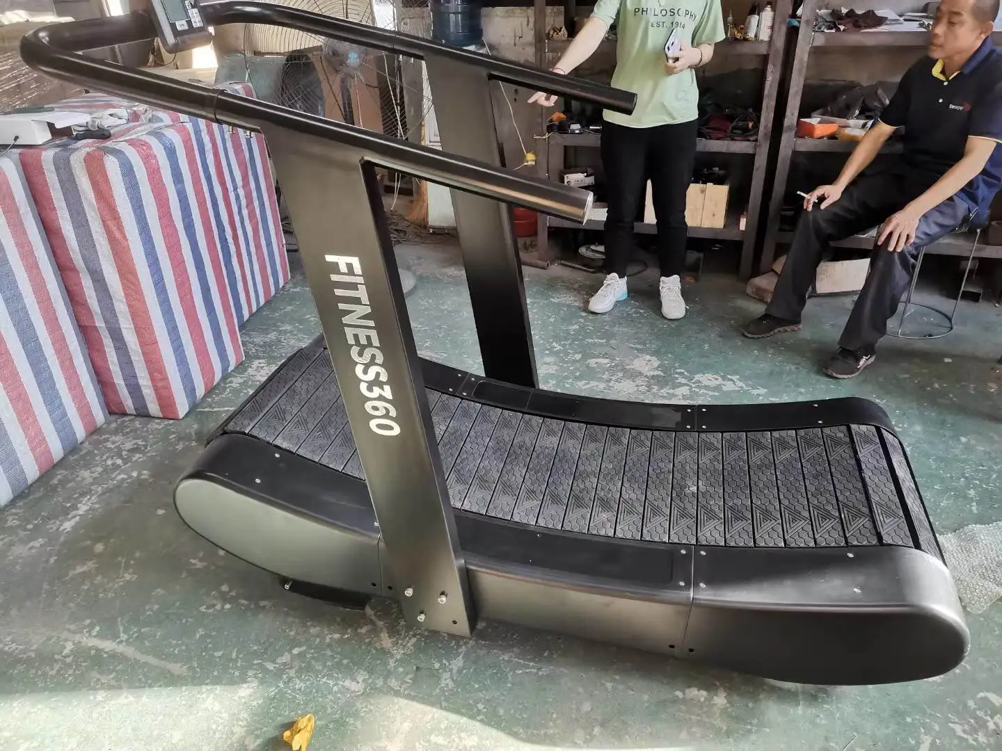 
30 Years Guarantee Commercial Non Motorized Air Runner Maintenance Free Curve Treadmill With Customer Logo 