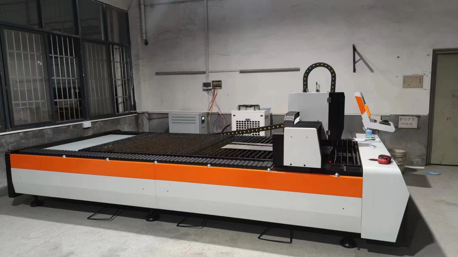 Soruda 1.5kw-6kw cnc plasma Cutter Metal Fiber Laser Cutting Machine