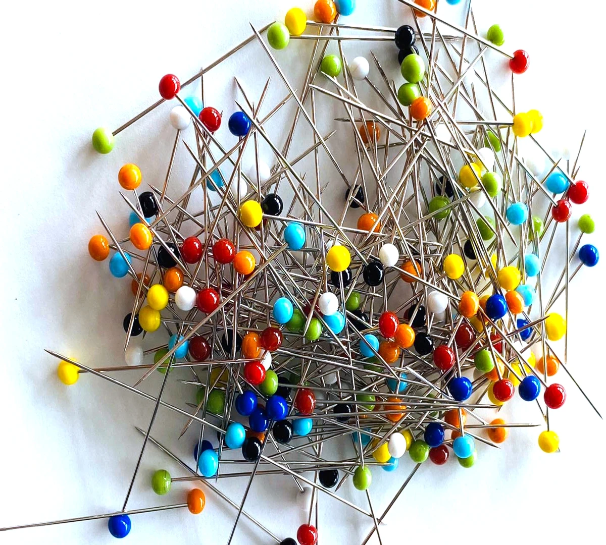 Поставка булавок для культуры и образования