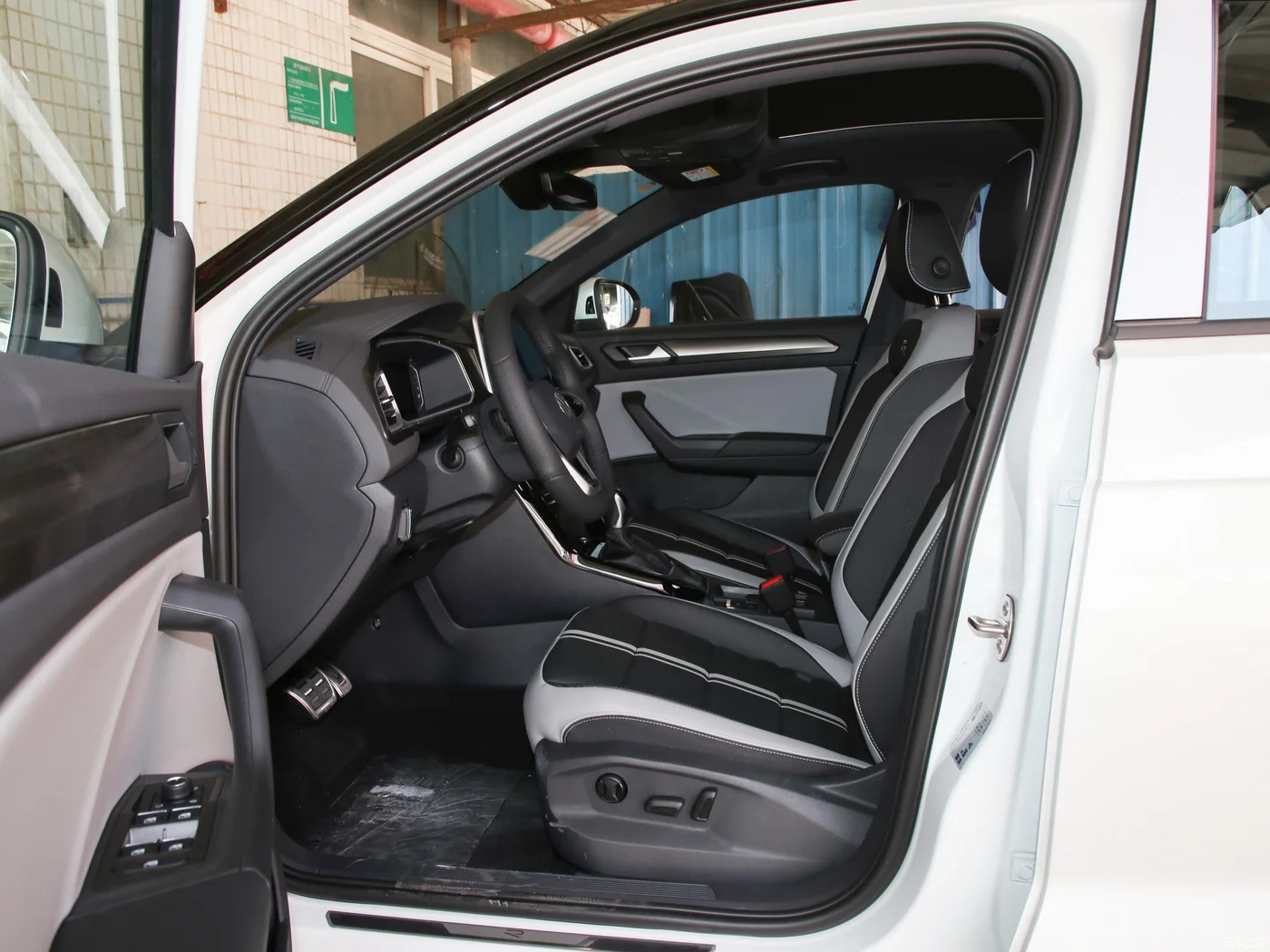Volkswage-n T-ROC 2024 300TSI DSG 2WD Edition бензиновый автомобиль VW 5 мест внедорожник с полной скоростью адаптивного круиз-контроля