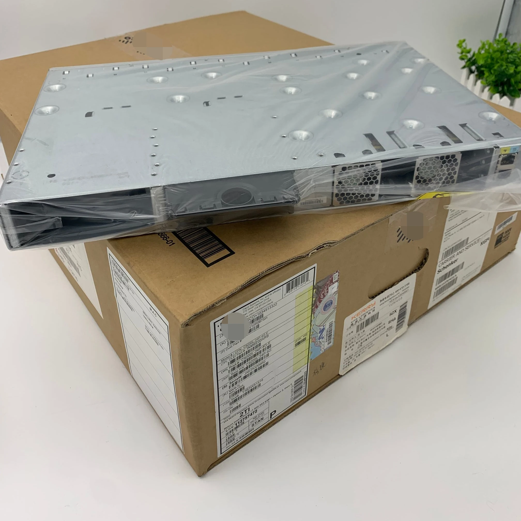 New original 9500 series 16-port 10G Network Advantage Switch C9500-16X-A