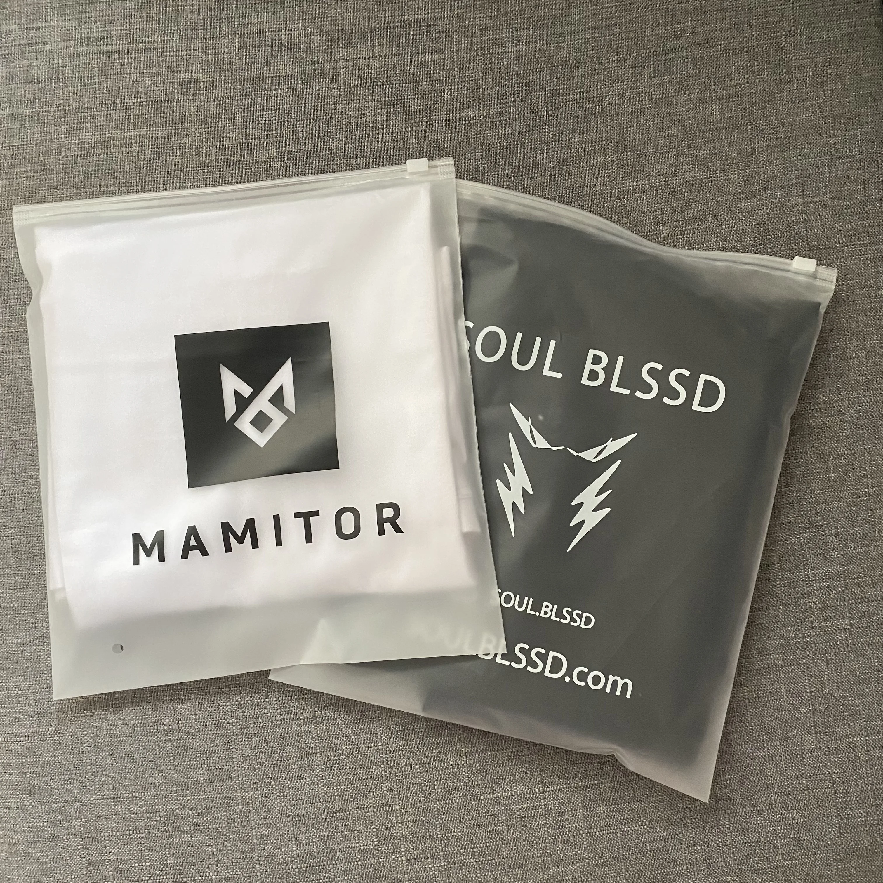 Premium Custom Matte-Printed PE Zipper Lock Bags: Frosted Plastic Packaging for Clothes With Secure and Stylish Zip Closure