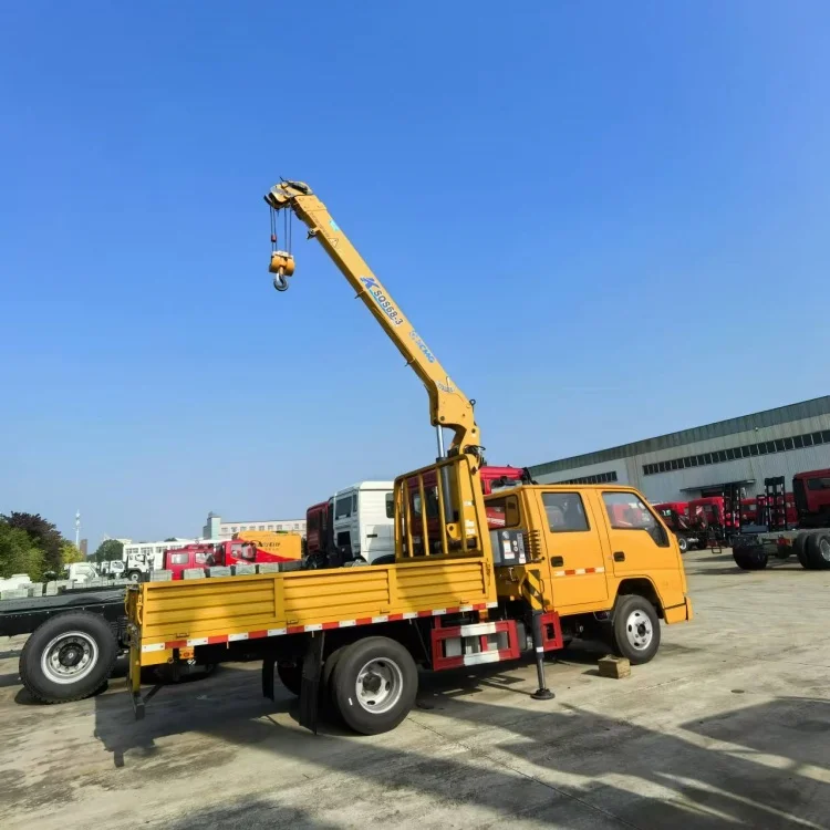 Small JMC truck crane 3.2 tons boom arm double row cab 5 seats for cargo handling and transportation