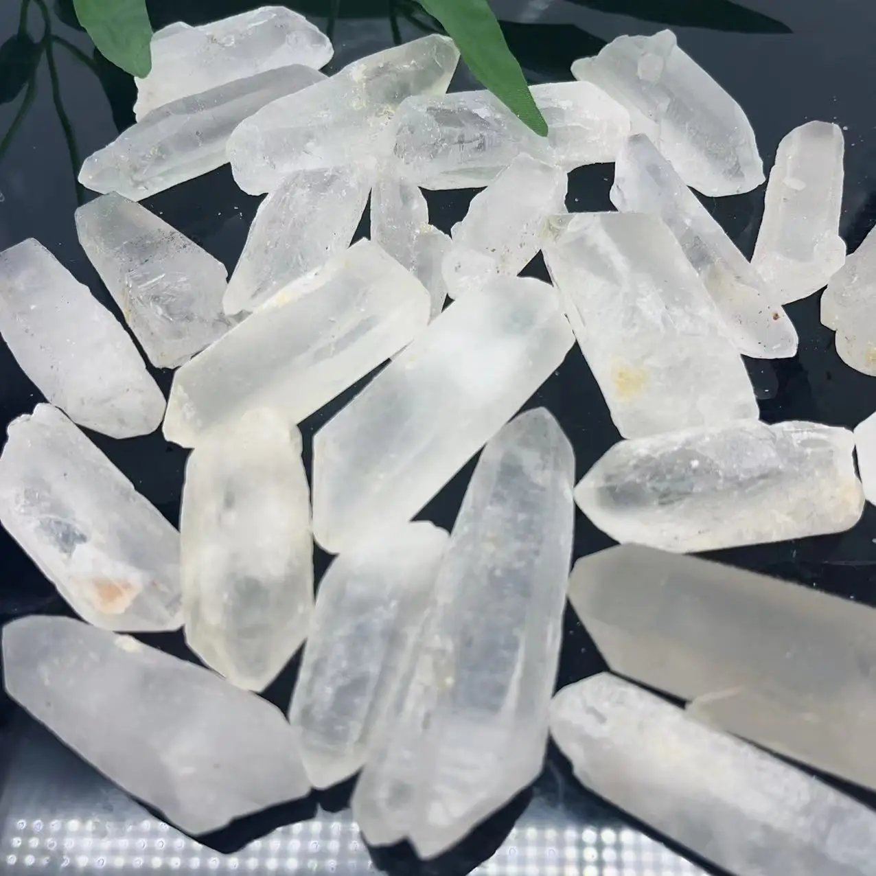 Wholesale Natural Rough Clear Quartz Point Raw Quartz Point Reiki Crystal Healing Stone For Friend Gift and Decoration