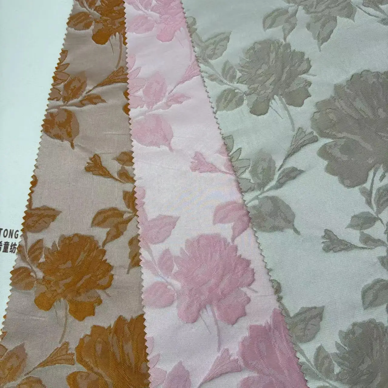 High Quality New Arrival Shiny Jacquard Big Roses Pattern 3D Flowers Brocade Fabric for women dress