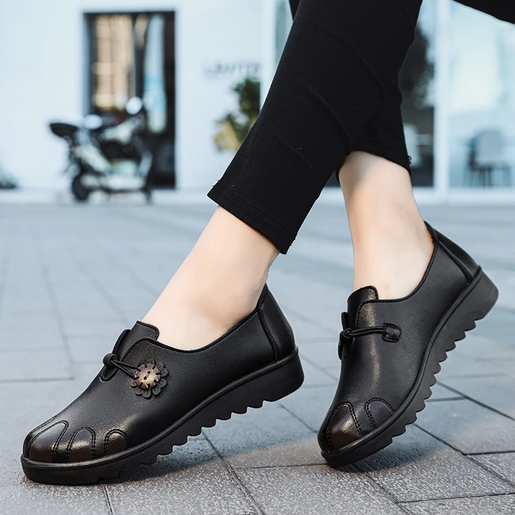 2025 Mom shoes independent station outdoor travel plus size PU Elegant women leather shoes