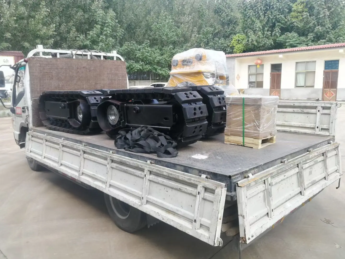 OEM 0.5ton 0.7 ton 0.8ton 1 Ton 2 Ton 3 Ton Rubber Track chassis  Excavator Undercarriage Parts customized