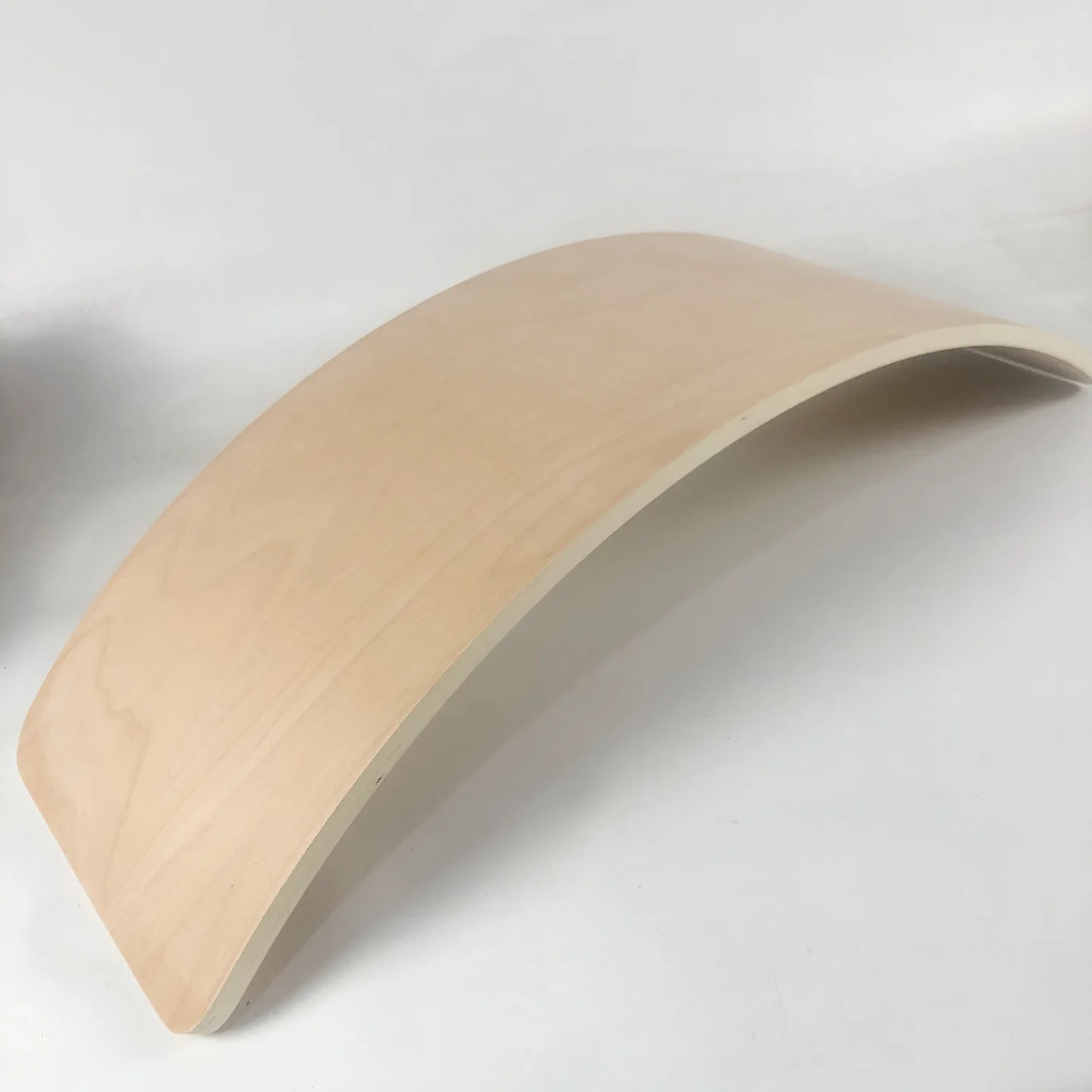 Wholesale wooden montessori fitness curved board toy waldorf kids rocker balance board (1600293885327)