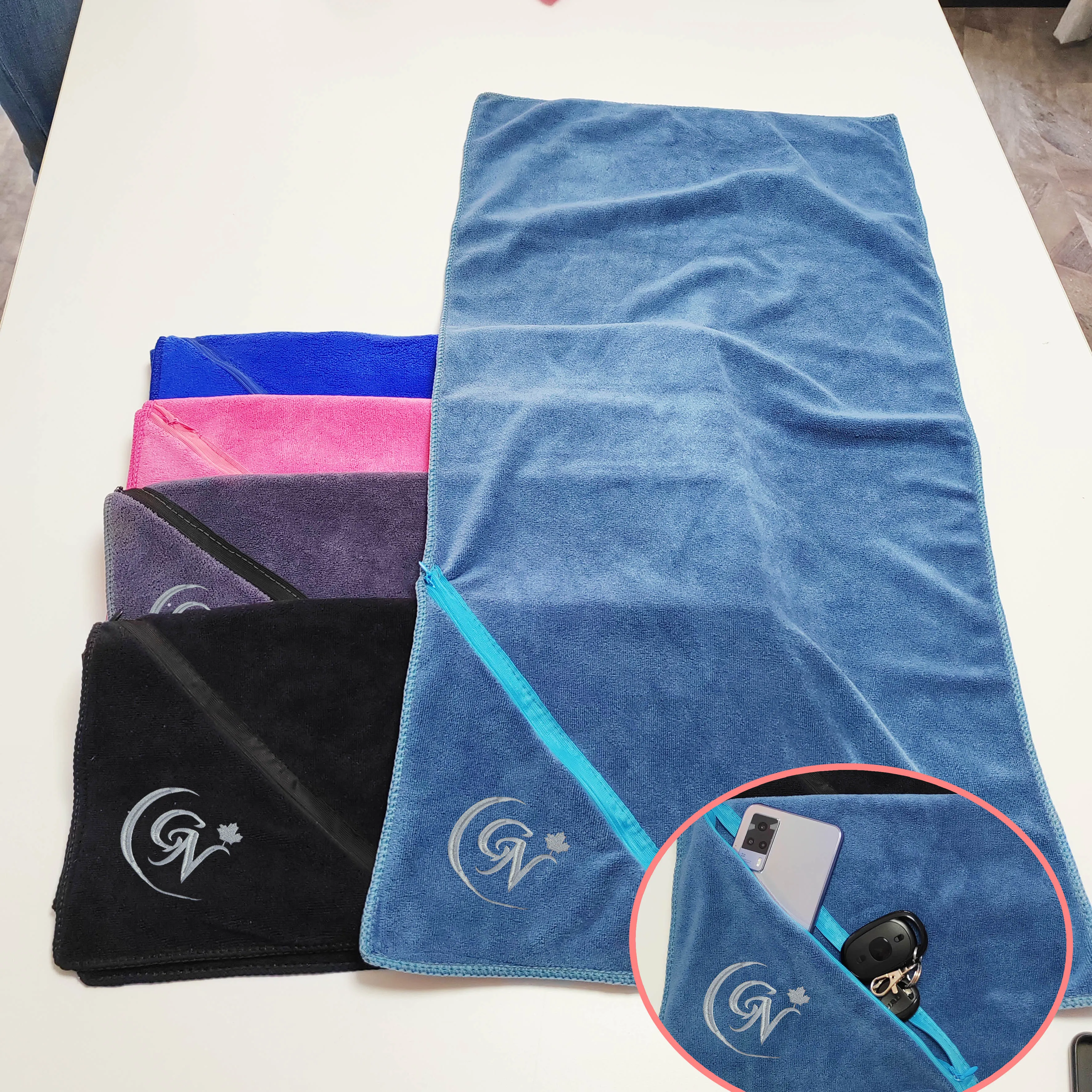 80% polyester+20% polyamide quickly dry sports towel fitness gym towel with hood zipper pocket logo embroidery sport gym towel