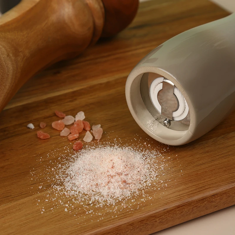  Multi Size Kitchen Spice Tools Rubber Wood Pepper Mill Salt Grinder with Ceramic Core Black Red White Color
