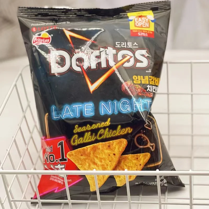 Korean snacks late night chicken flavor and cheese flavor corn chips flakes 84g