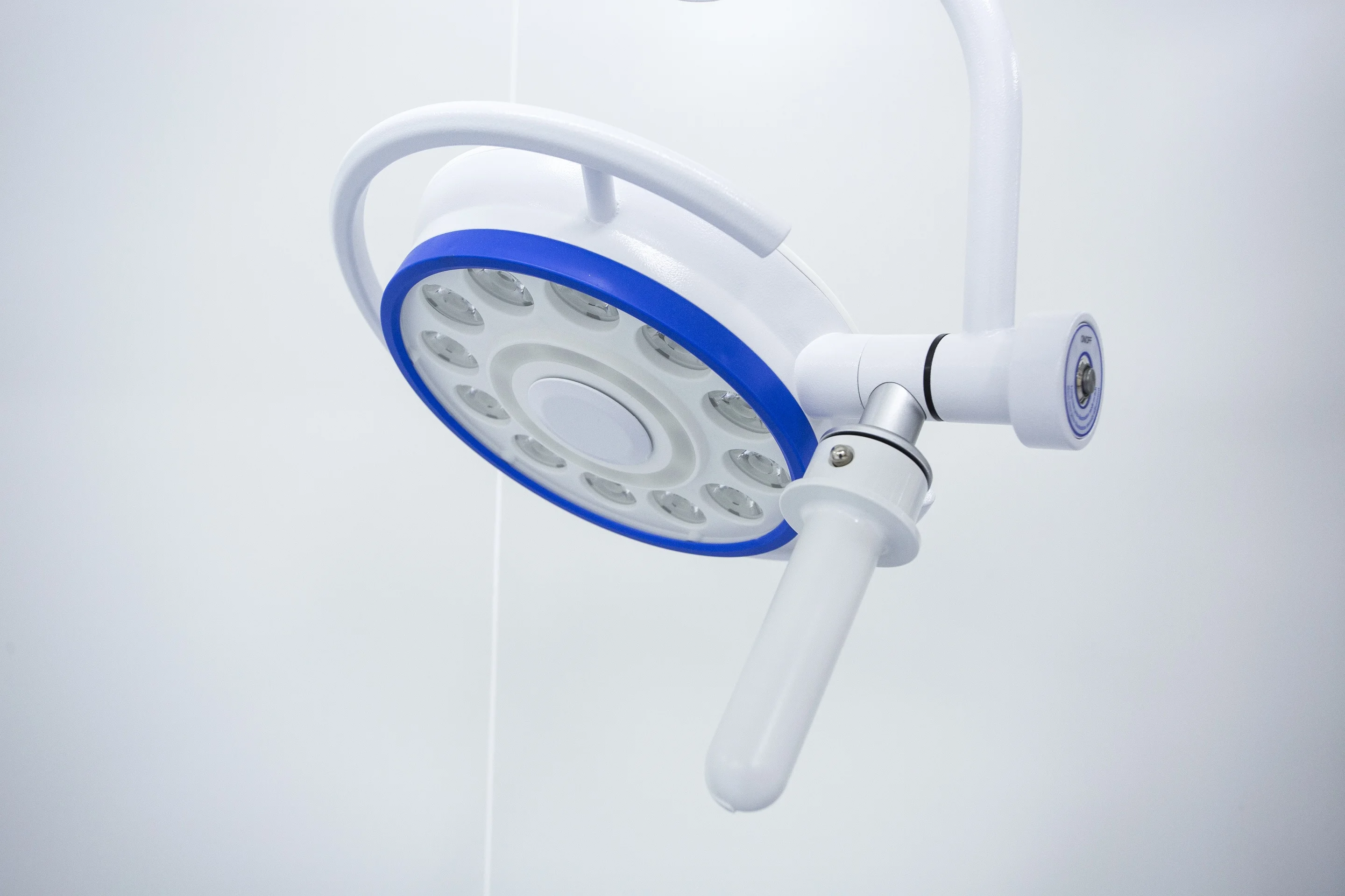 Medical ceiling LED surgical examination cold light professional custom theatre lamp battery operated table lamps light