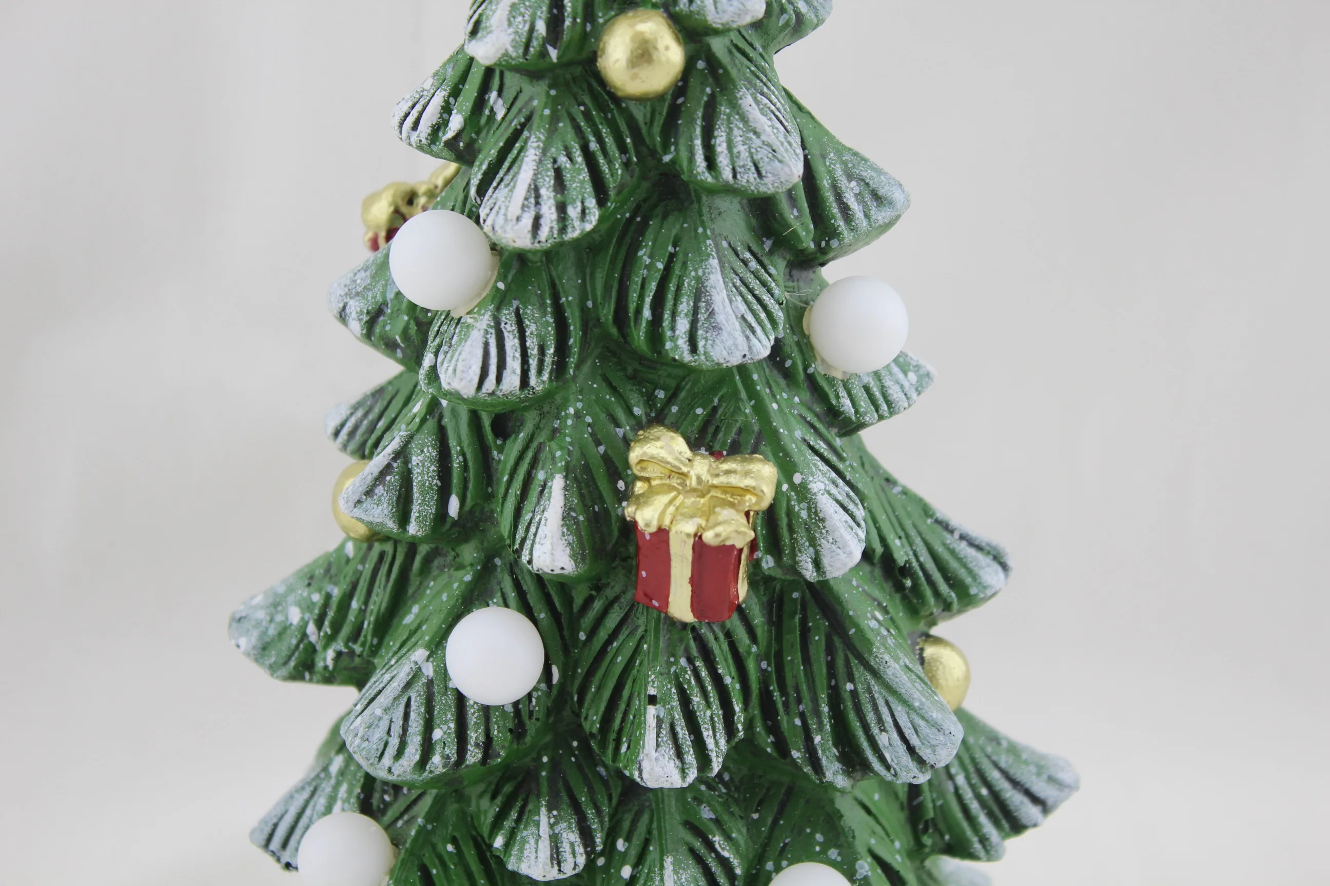 Christmas Decorations Christmas tree,LED Christmas Decorations Made In China Resin Crafts Xmas Tree