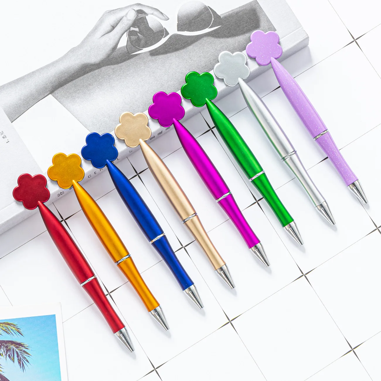 Selling Bulk Cute Variety Patterns Ballpoint Twist Plastic Pen With Printed Logo Custom Advertise For Student Gift