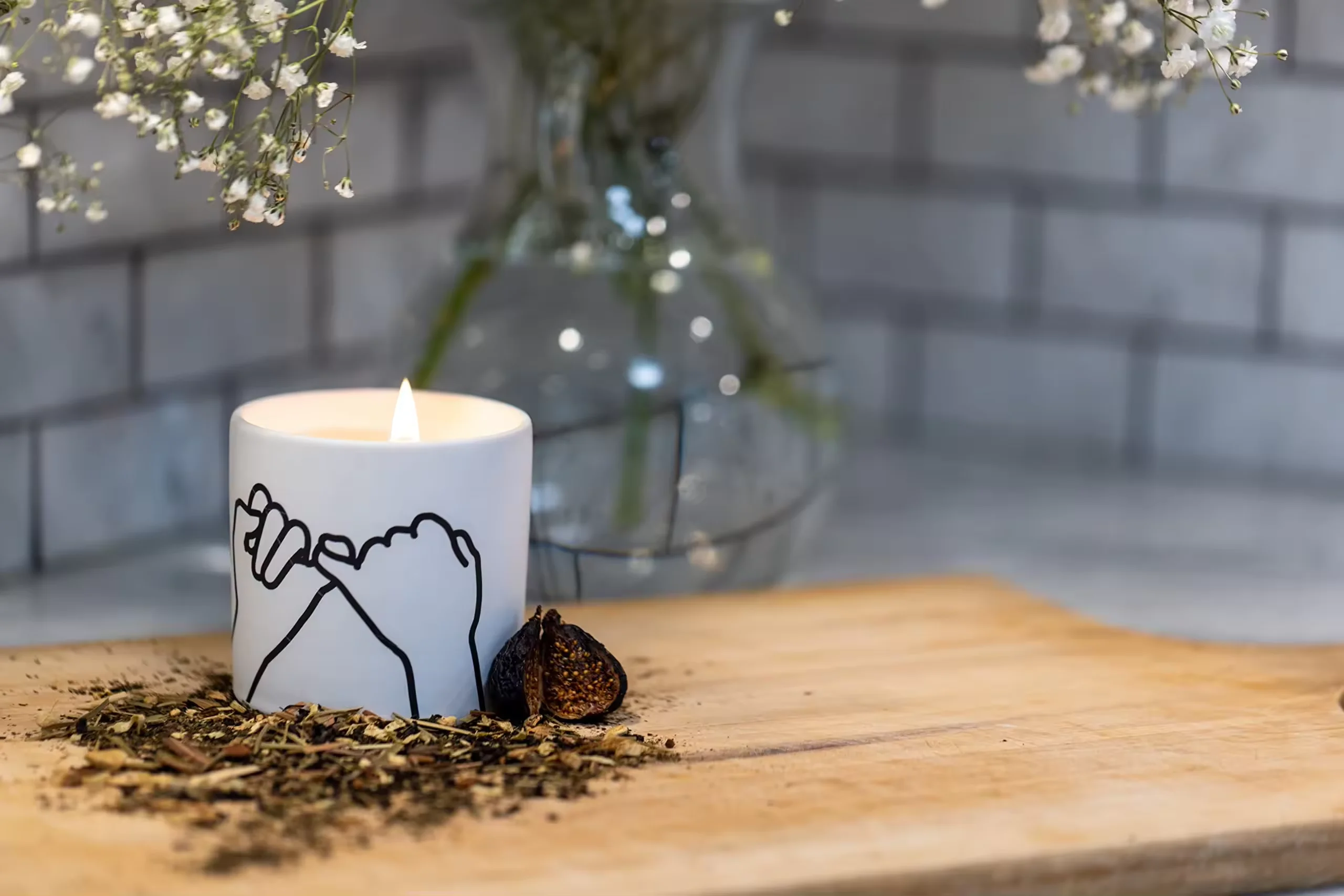 SuXiu OEM  modern decor and ambience enhanced by artistic sign language design Elegant handmade emoticon candles -