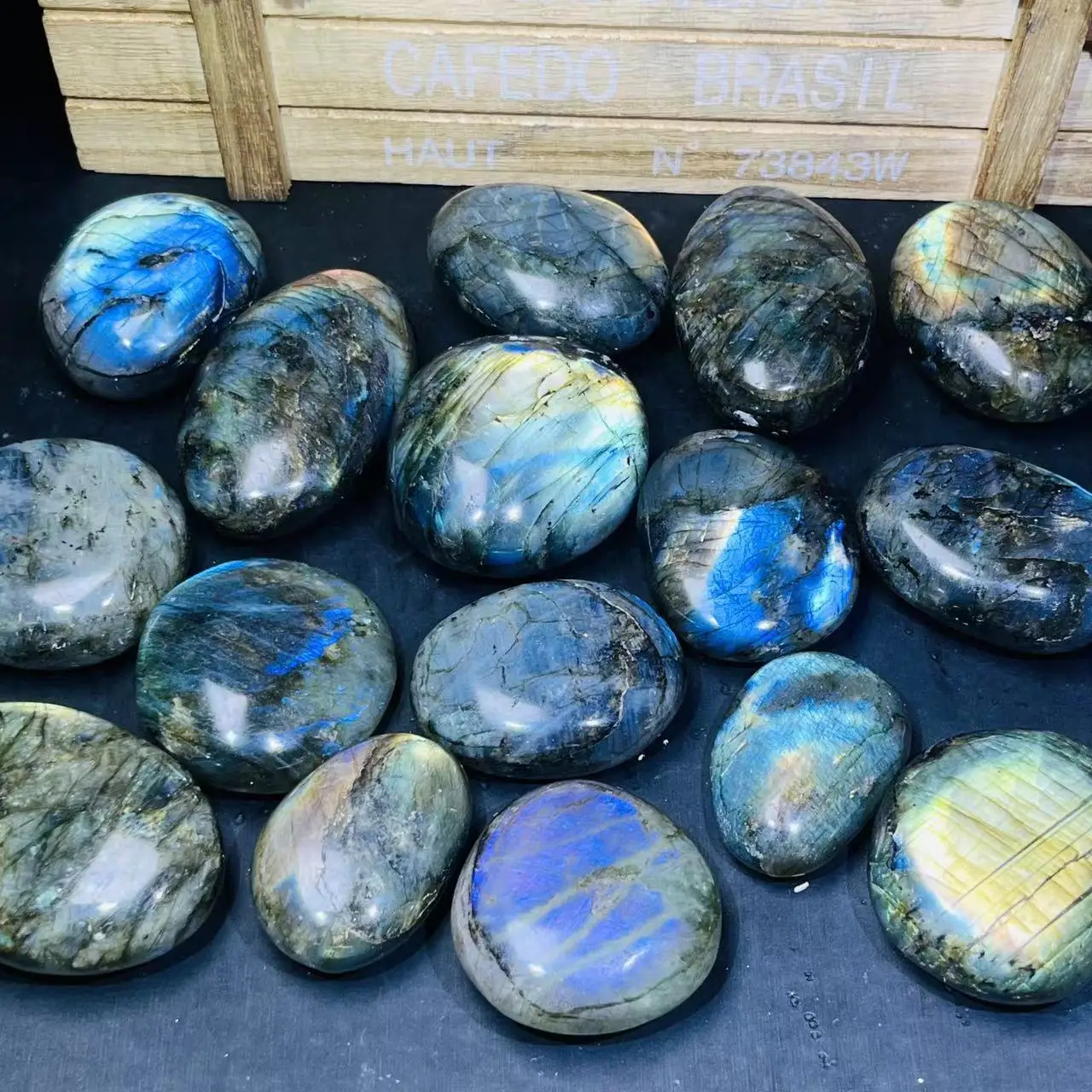 Wholesale High Quality Labradorite Palm Gemstone Crystal Natural Healing Crystal Tumbled For Decoration