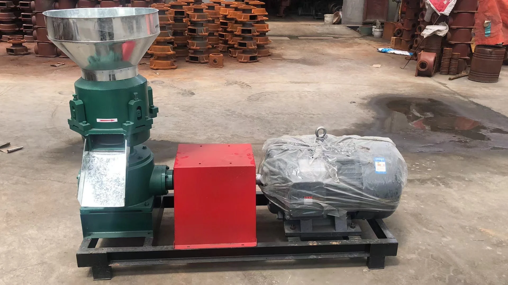 Factory Price High Efficiency Wood Granules Making Machine Pellet Maker Pellet Machine for Chicken Food
