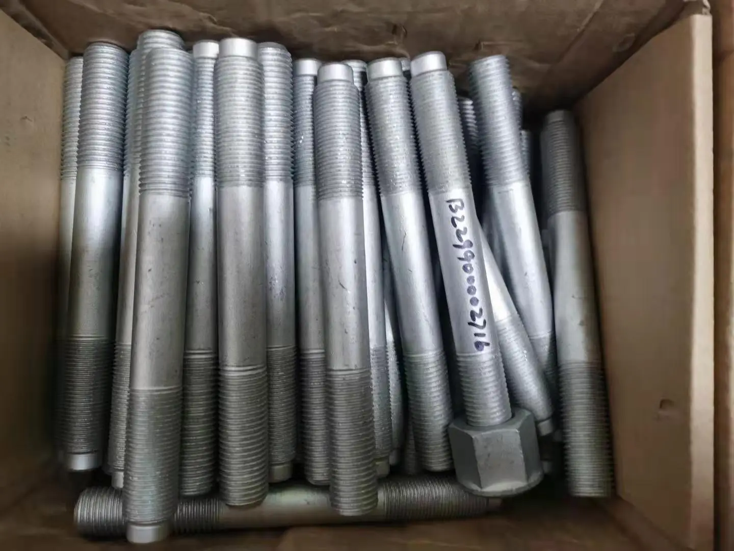  B229900002716 гайка ступицы болт RSC45.12-10A M18 * 2*165 переднее колесо для SANY Ричер укладчик