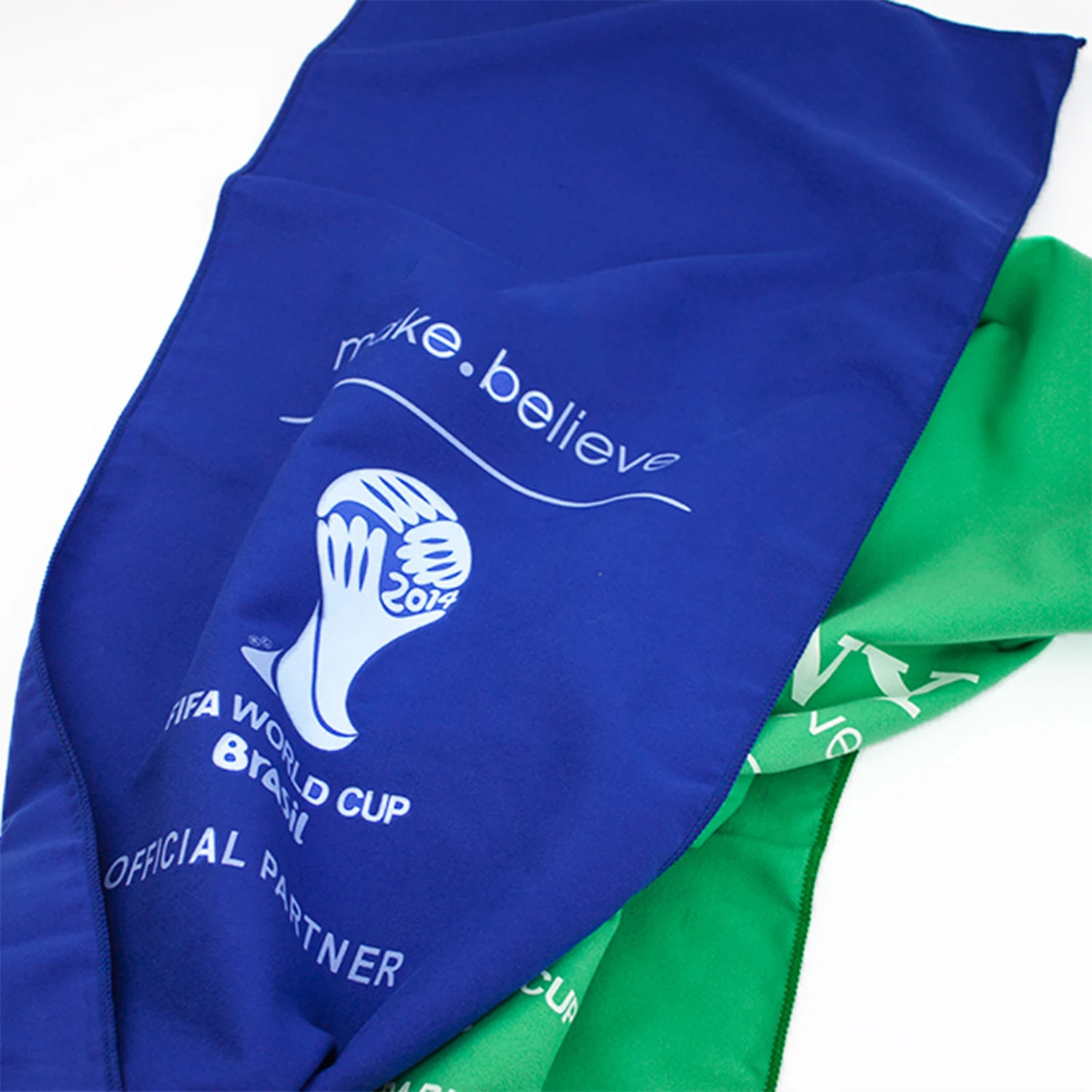 China Supplier Custom Design Spa Branded Sweat Gym Towels Silk logo Print With Zip For Spa
