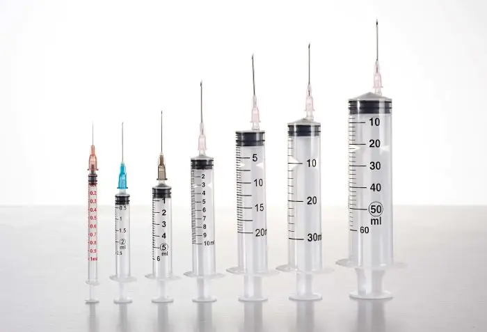 Disposable retractable safety self-destructive syringe