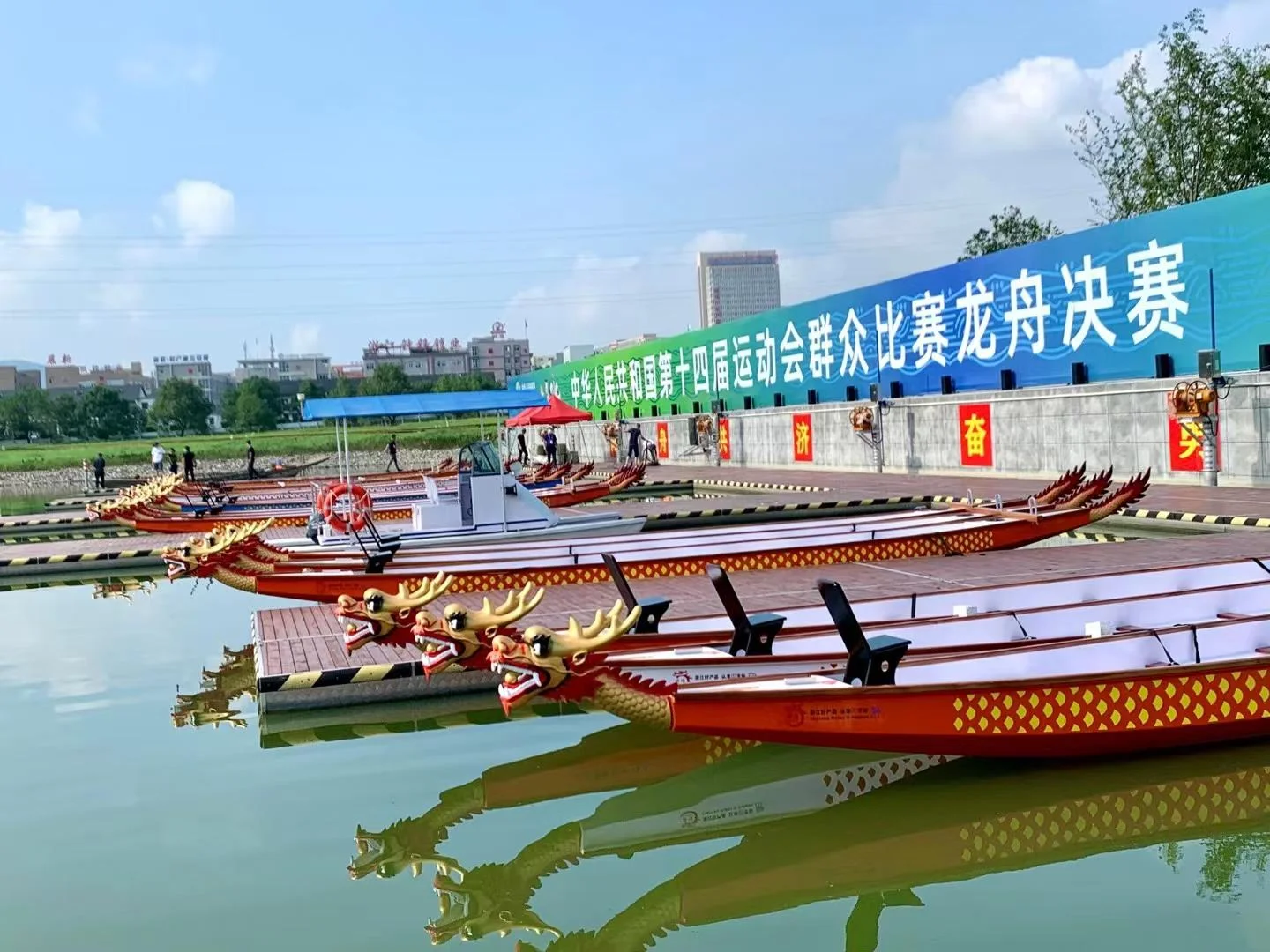 Customized Dragon Boat Race in Imitation of Ancient Times IDBF 12 People Dragon Boat