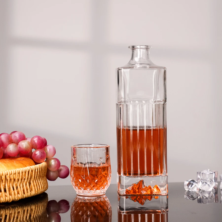 Online Wholesale Supplier 500ml Square Glass Bottles for Gin and Tonic Wholesale Tequila Shot Glass Cheap Vodka Prices