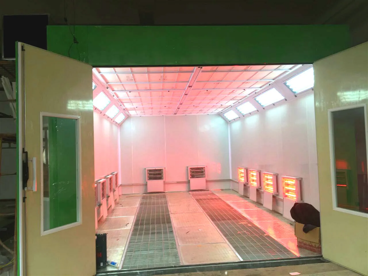 New Design High Quality customized COLOR 5.5kw Eps or Rock Wool or Pvc bench spray booth for Bus painting