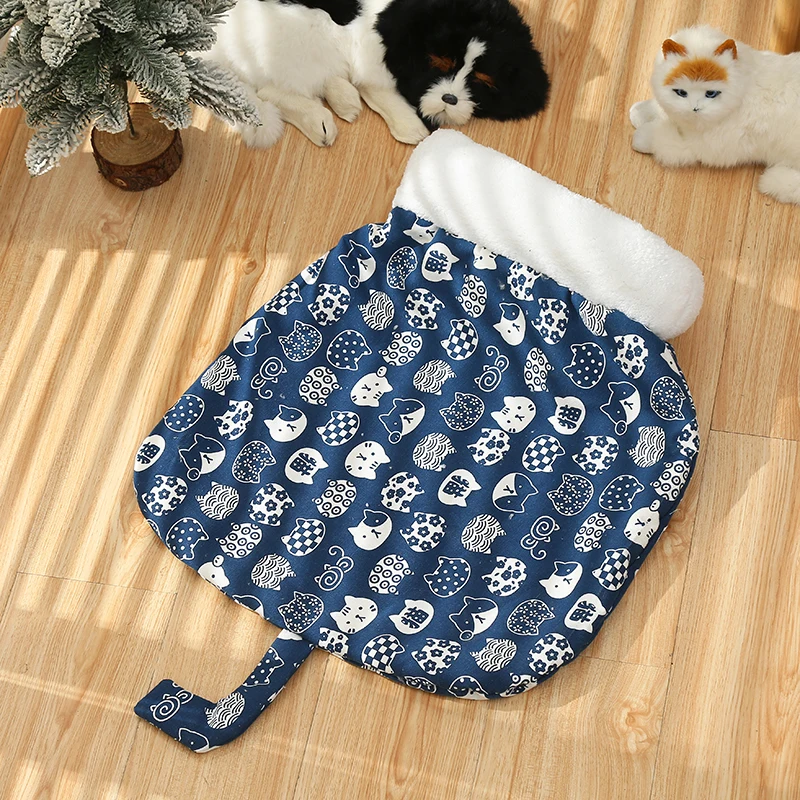 2024 Wholesale Fashion Thicken Soft Tail Shape Dog Blanket Washable Dog Mattress for Puppy Dog Cat