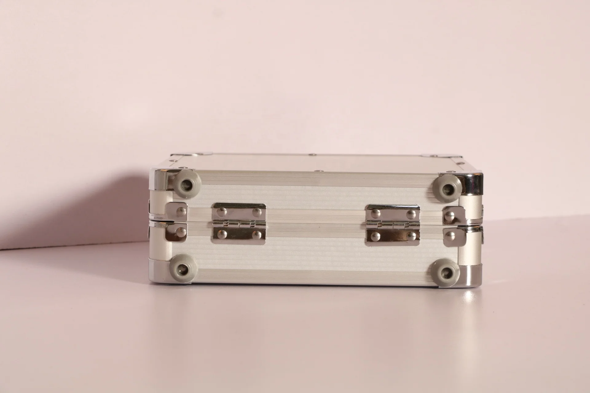 new arrival aluminum poker case chip case with customized sizes From Manufacturer Winxtan Foshan,Guangdong,China