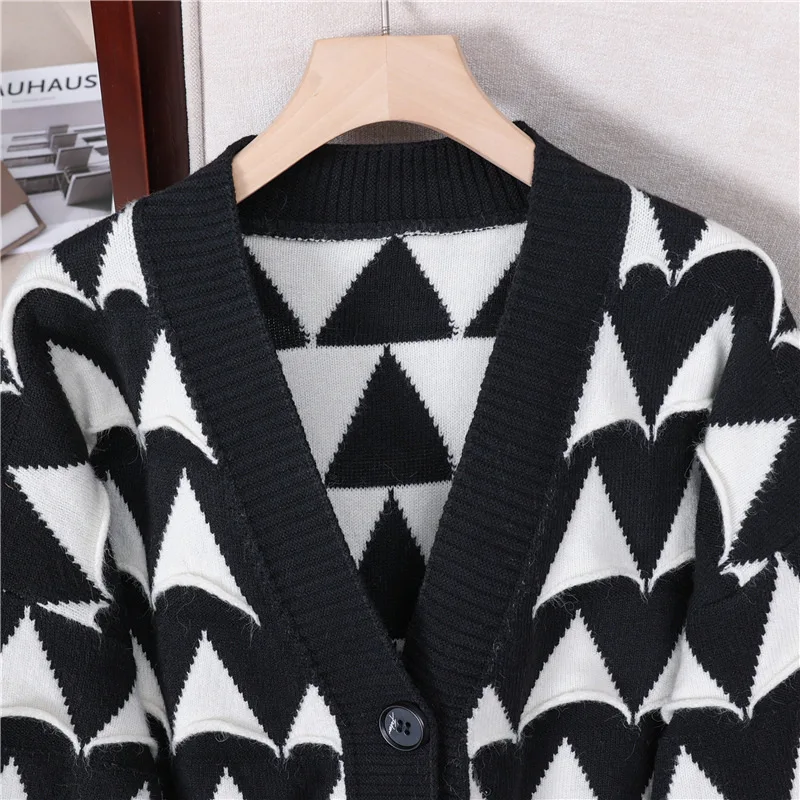 Manufacturers Custom Winter Warm Knitted Coat V Neck Long Sleeve Cardigan Sweater For Women